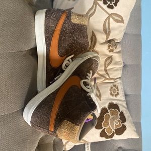 NIKE high-top Suede Blazers, brown, size 9